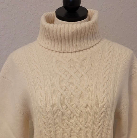 Sweater - Picture 1 of 6